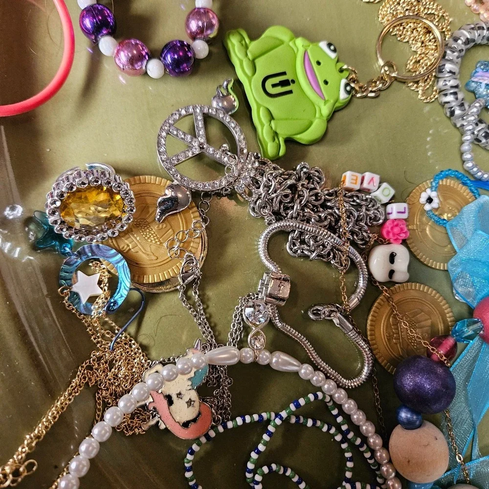 Vtg-Now JUNK Jewelry Lot~Young Adult~Teens~Children~ Wear Or For Projects~Crafts